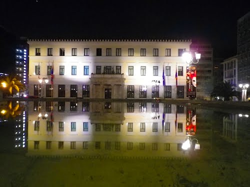 Στις πλάτες των πολιτών τα ελλείμματα των Δήμων