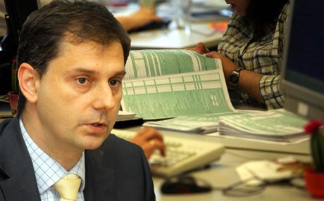 Μεθοδεύουν την κατάργηση των Οικονομ. Επιθεωρητών